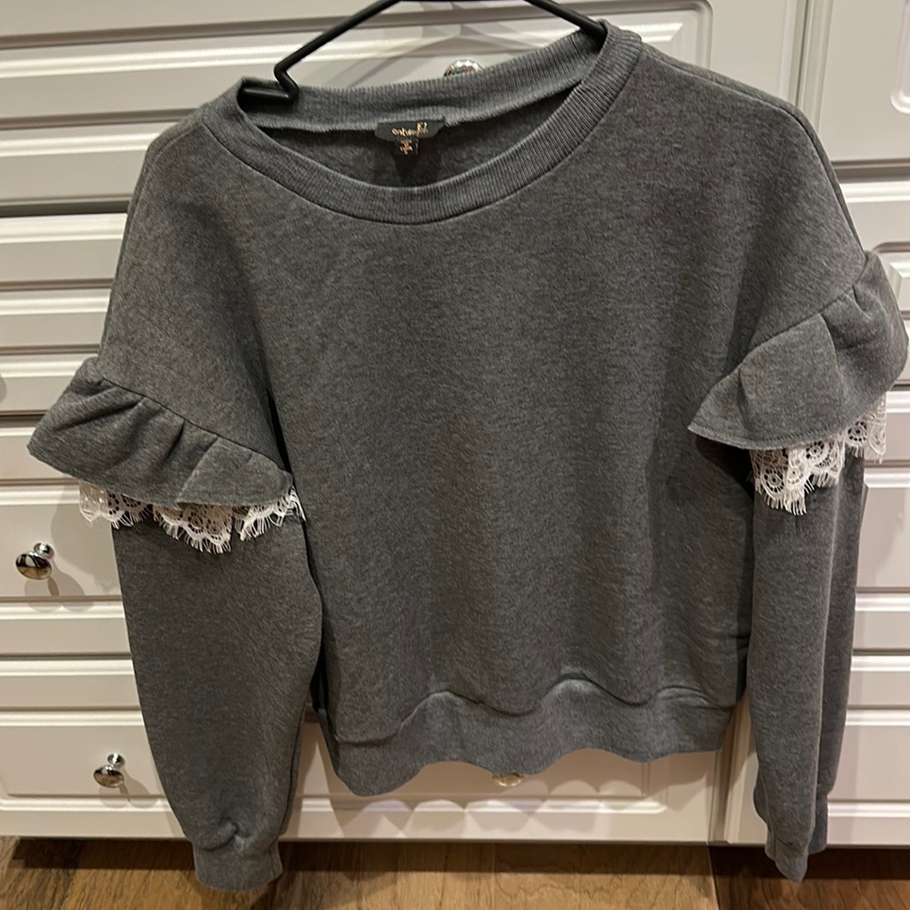 Sweatshirt top gray with white lace and ruffle sleeves. Size S